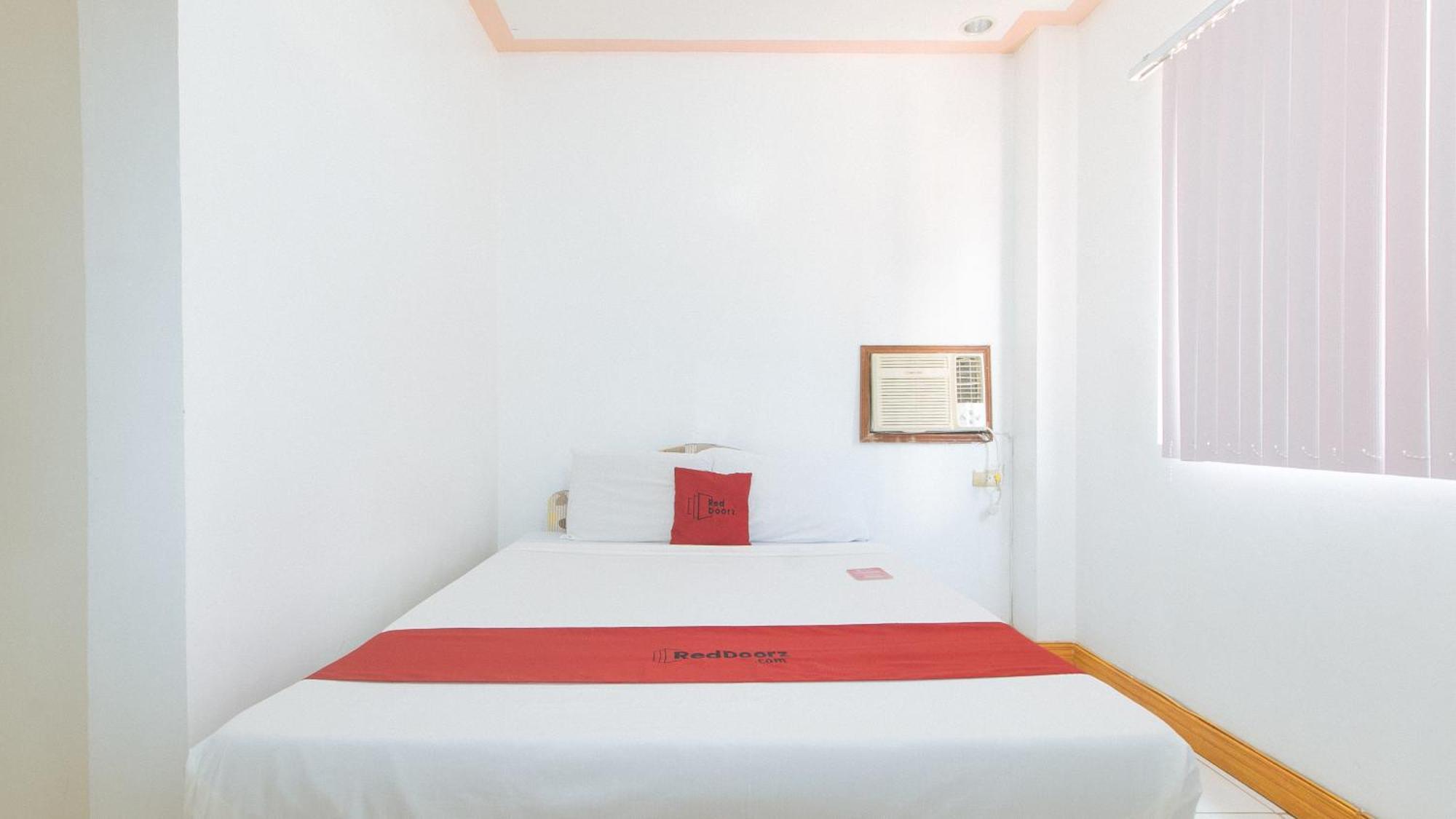 Reddoorz At Coco Grove Tourist Inn パングラオ エクステリア 写真